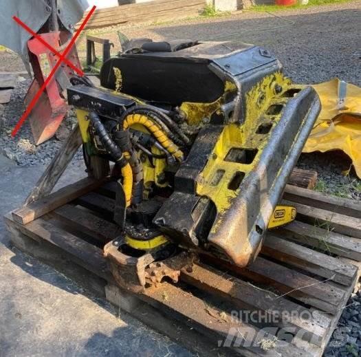 John Deere H 412 Kácecí harvestory