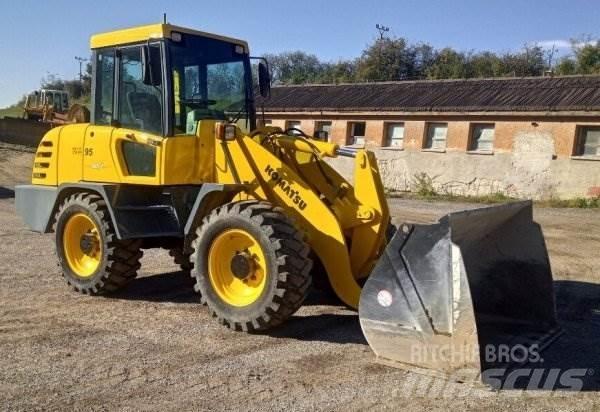 Komatsu WA 95 Kolové nakladače
