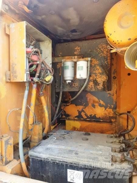 Liebherr R900 B Pásová rýpadla