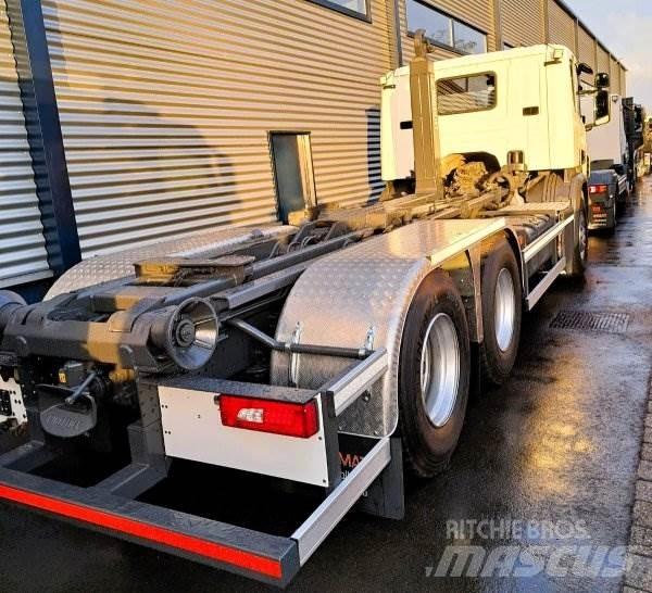 Scania P 360 Hákový nosič kontejnerů