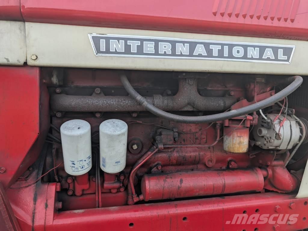 International 966 Traktory