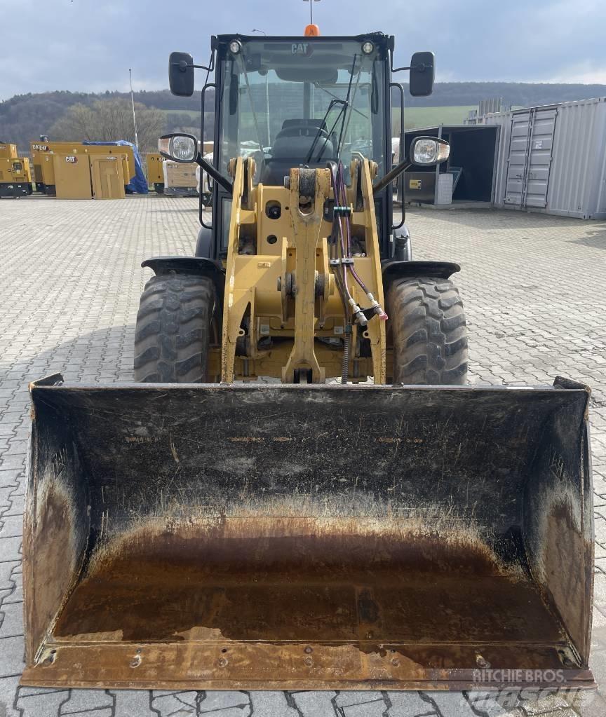 CAT 906 M Kolové nakladače