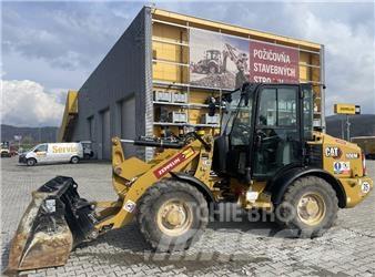 CAT 906 M Kolové nakladače