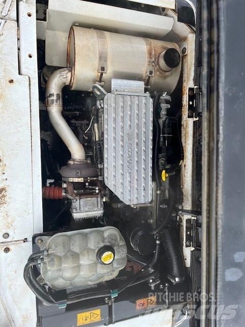 JCB JS145LCD Pásová rýpadla