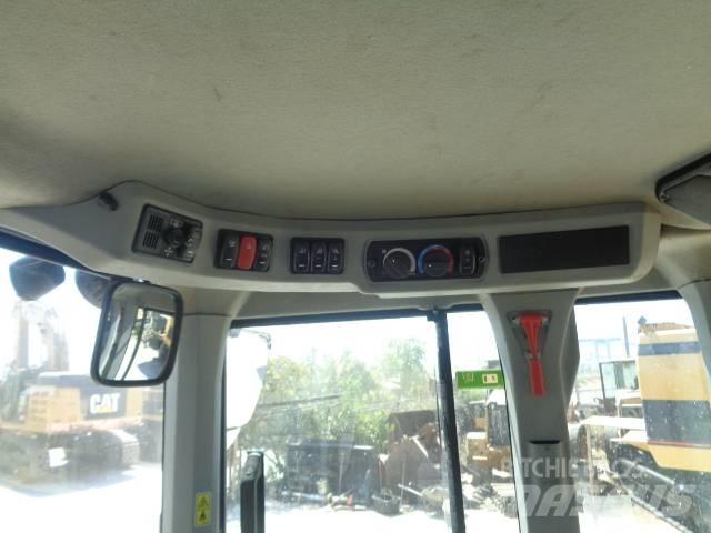 CAT 930M Kolové nakladače