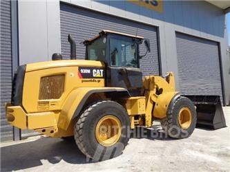 CAT 930M Kolové nakladače