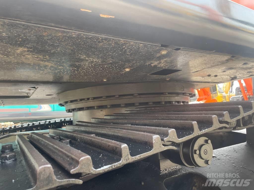 Hitachi ZX 240 Pásová rýpadla