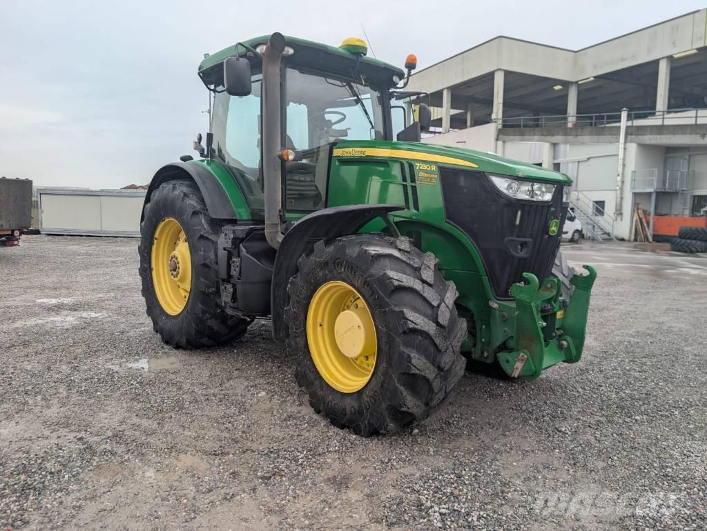 John Deere 7230 R Traktory