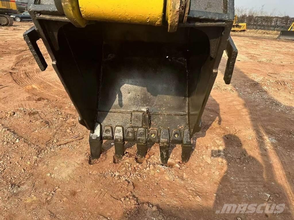 Komatsu PC 220 Pásová rýpadla
