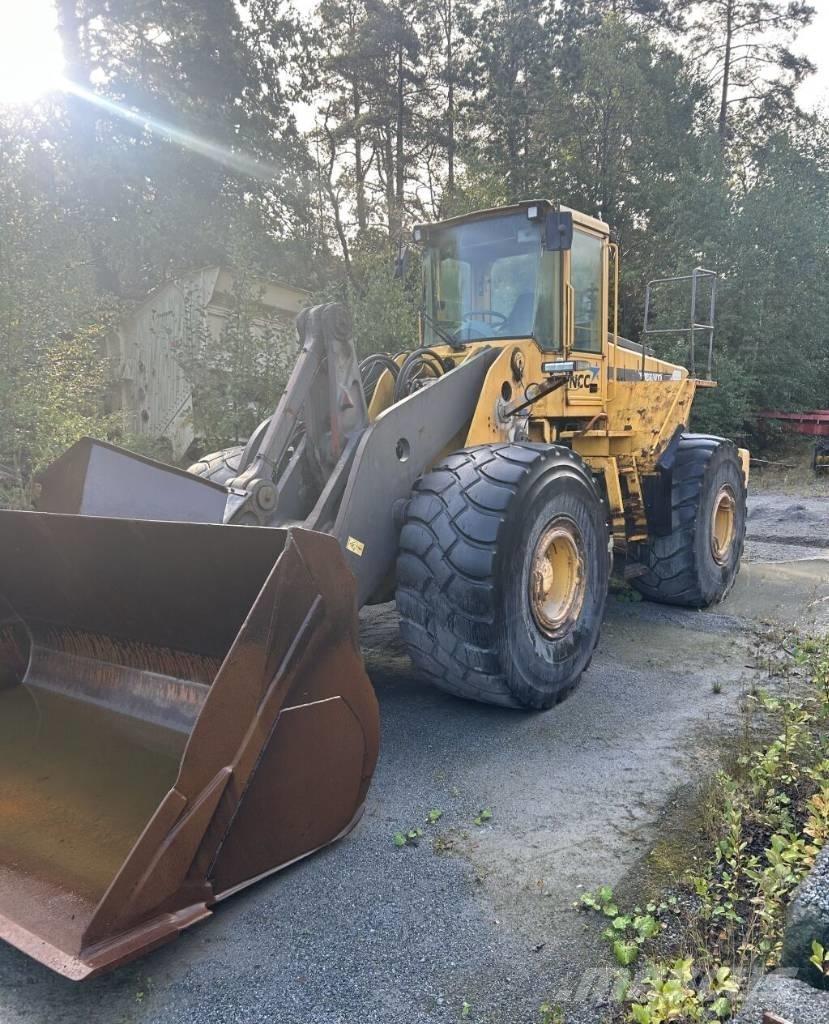 Volvo L 220 D Kolové nakladače