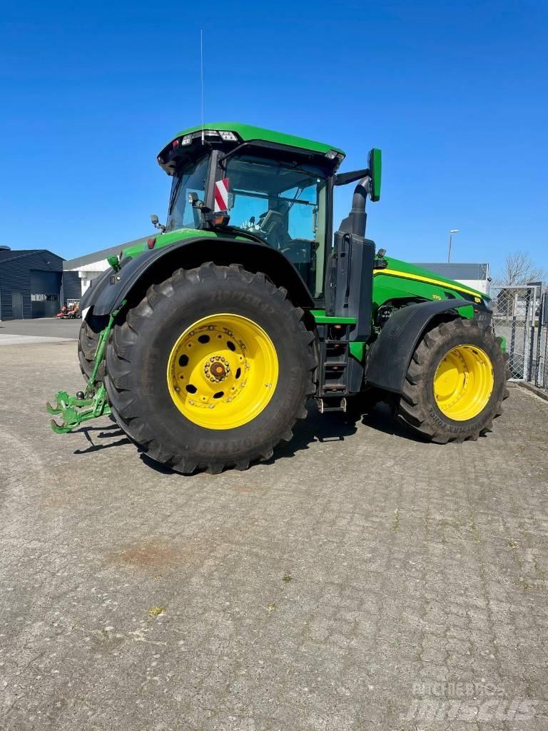 John Deere 8R 370 Traktory