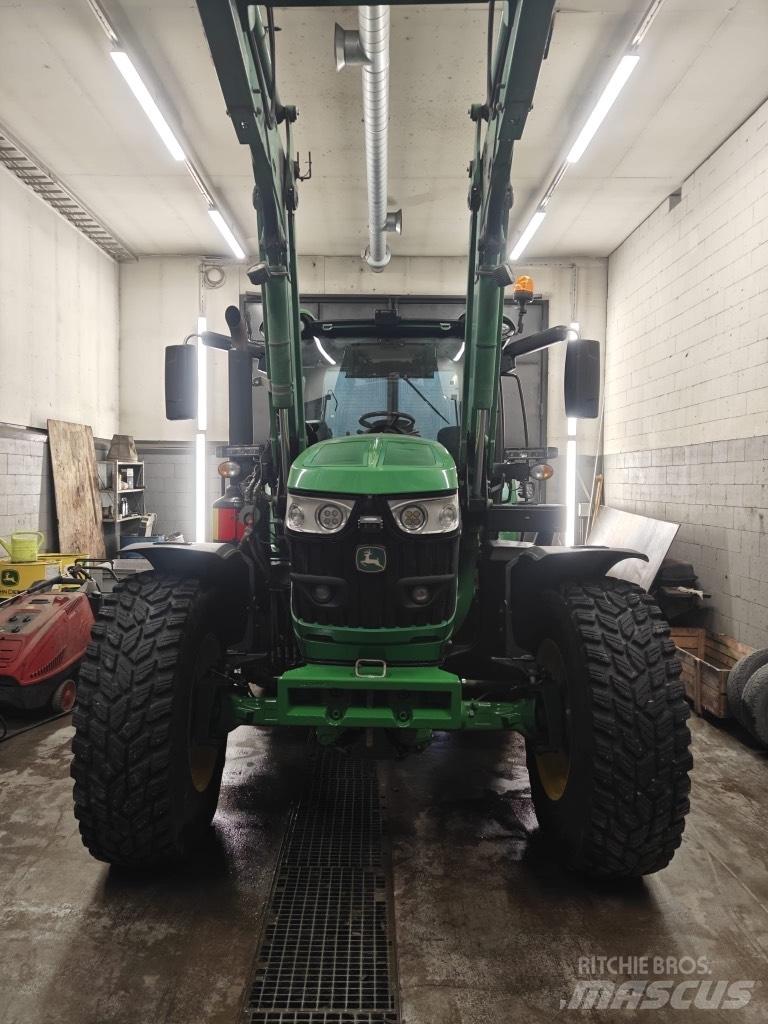 John Deere 6155 R Traktory