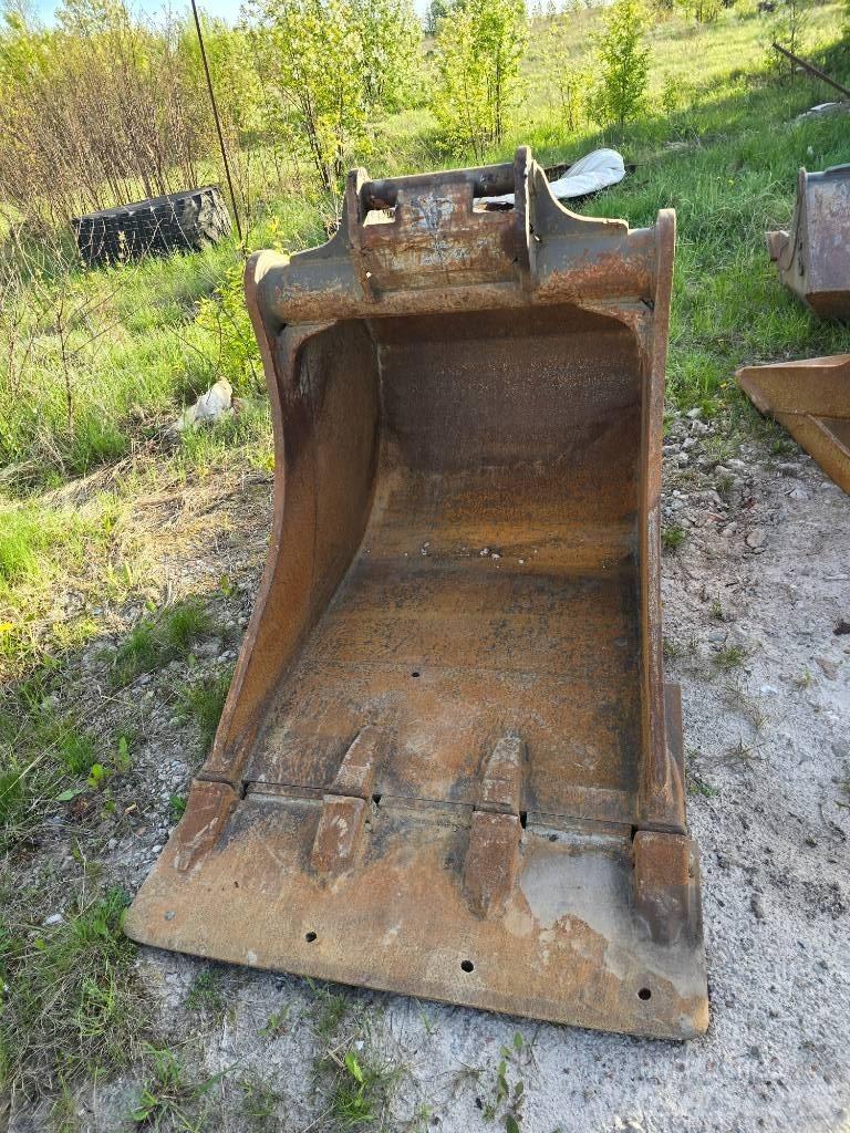 CAT 318 Kolová rýpadla