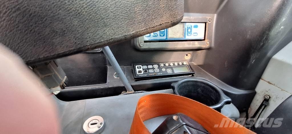 Takeuchi TB 295W Kolová rýpadla