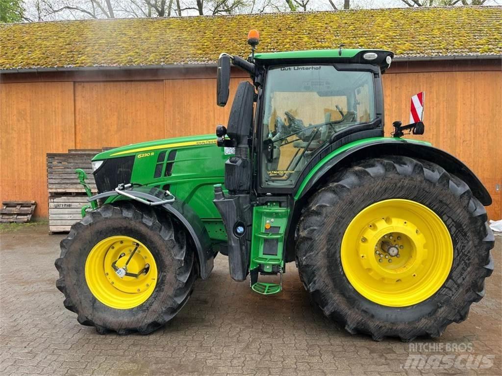John Deere 6230R Traktory