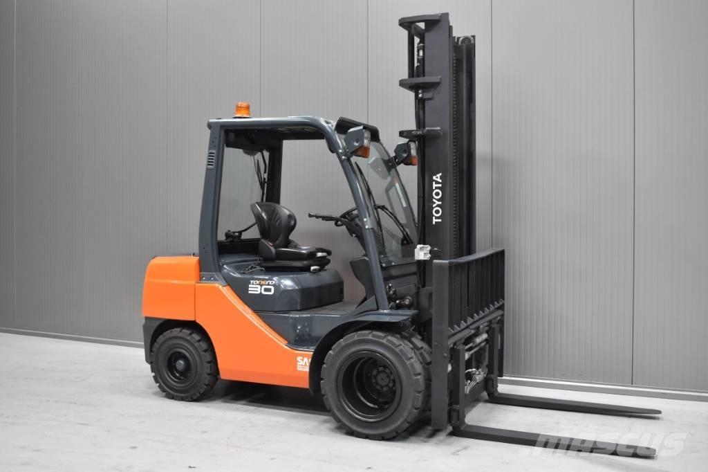 Toyota 02-8FDF30 Dieselové vozíky