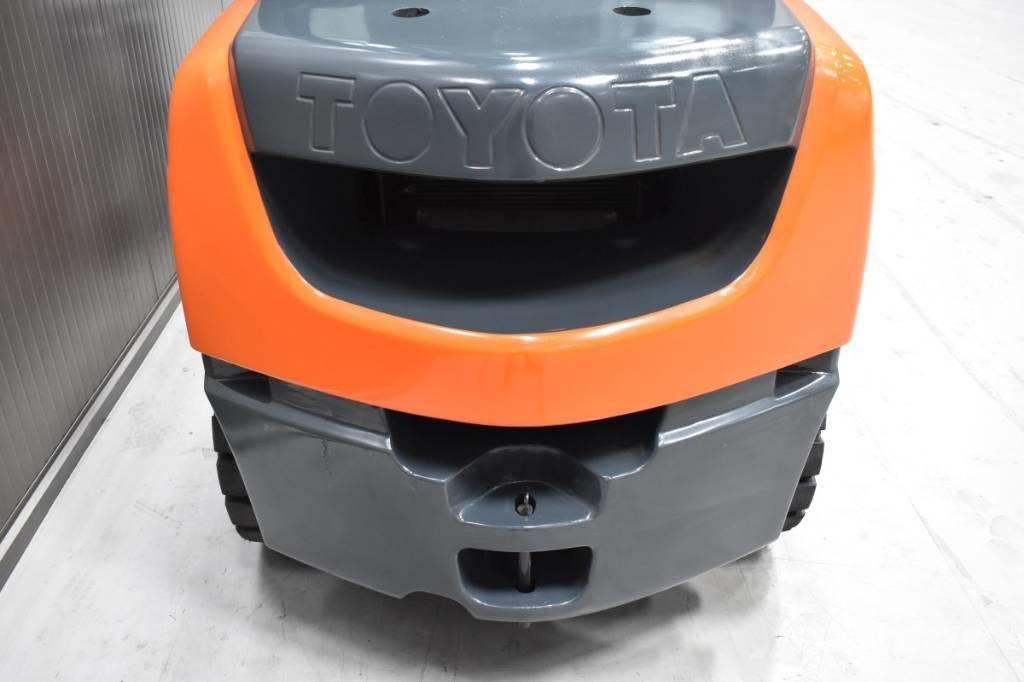Toyota 02-8FDF30 Dieselové vozíky