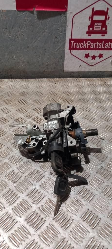 MAN TGX    81255016035 Kabiny a interiér