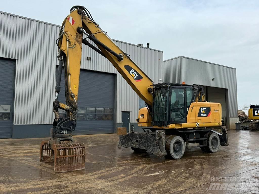 CAT MH3022 Speciální bagry