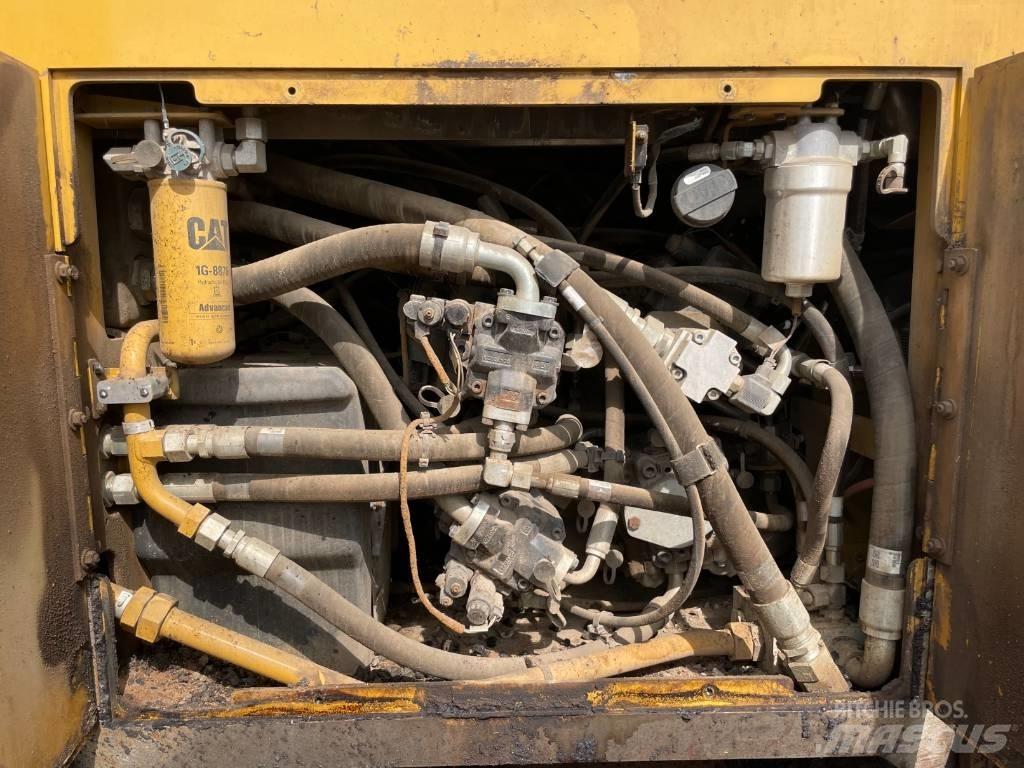 CAT AP555F Finišery