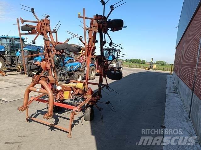 Kuhn GF8501 MH Obraceče a shrabovače sena