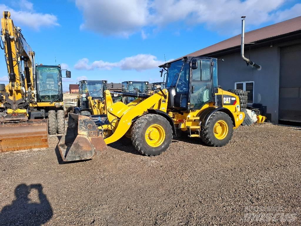 CAT 908M Kolové nakladače