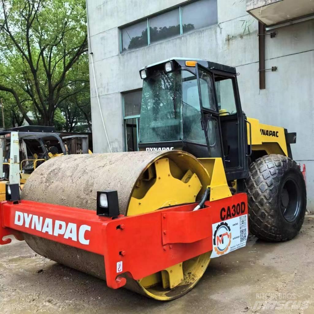 Dynapac CA30D Tahačové válce