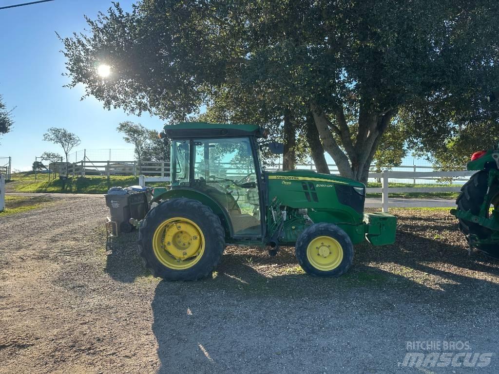 John Deere 5090 GN Traktory