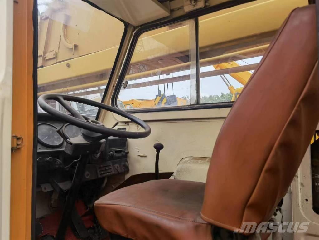 Kato 250 Univerzální terénní jeřáby