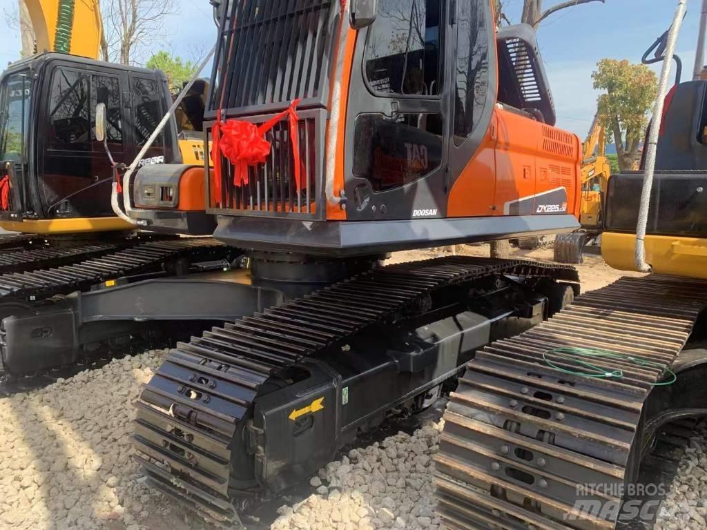 Doosan DX 225 Pásová rýpadla