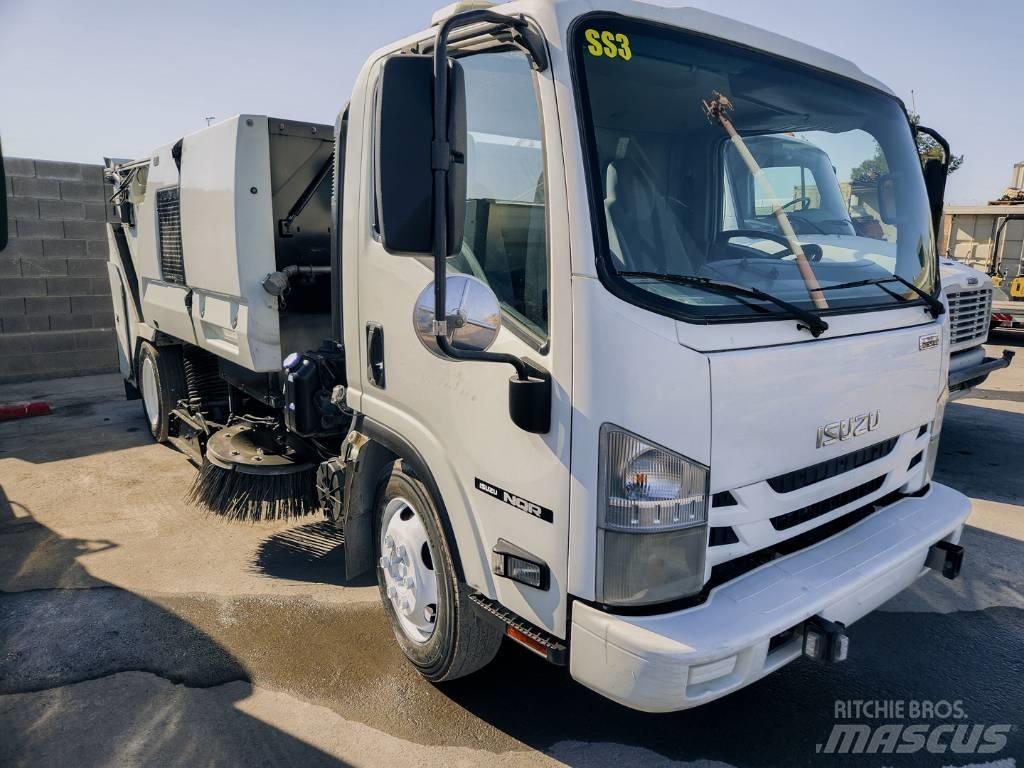 Isuzu NQR Podlahové mycí stroje