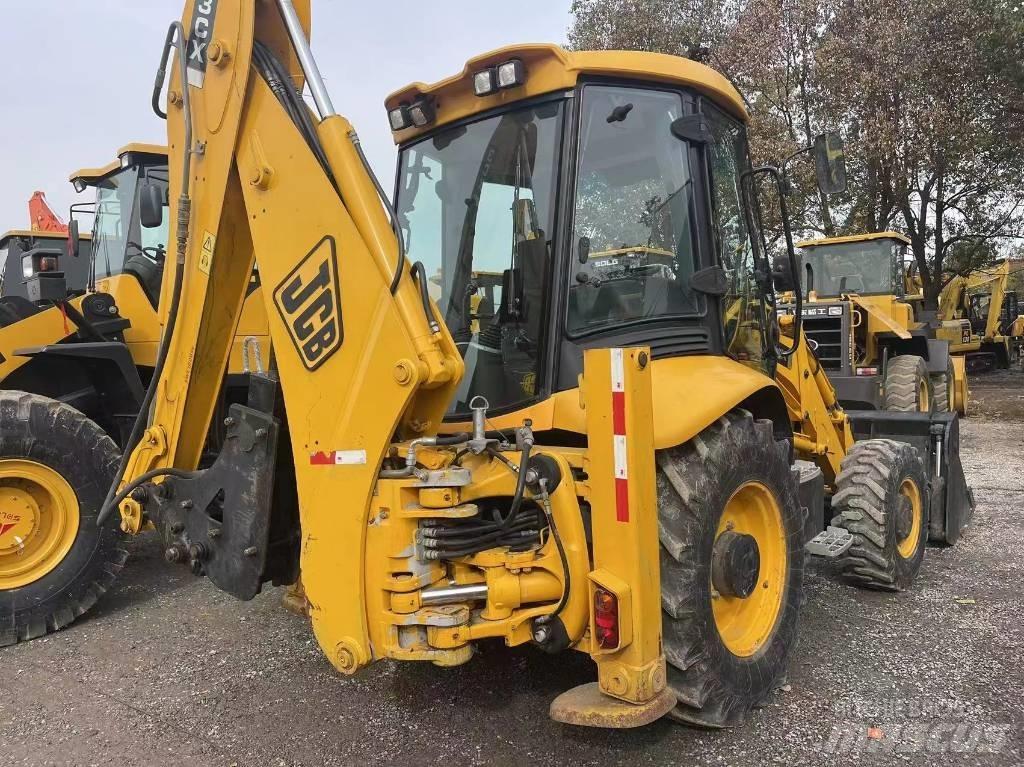 JCB 3CX Kolové nakladače