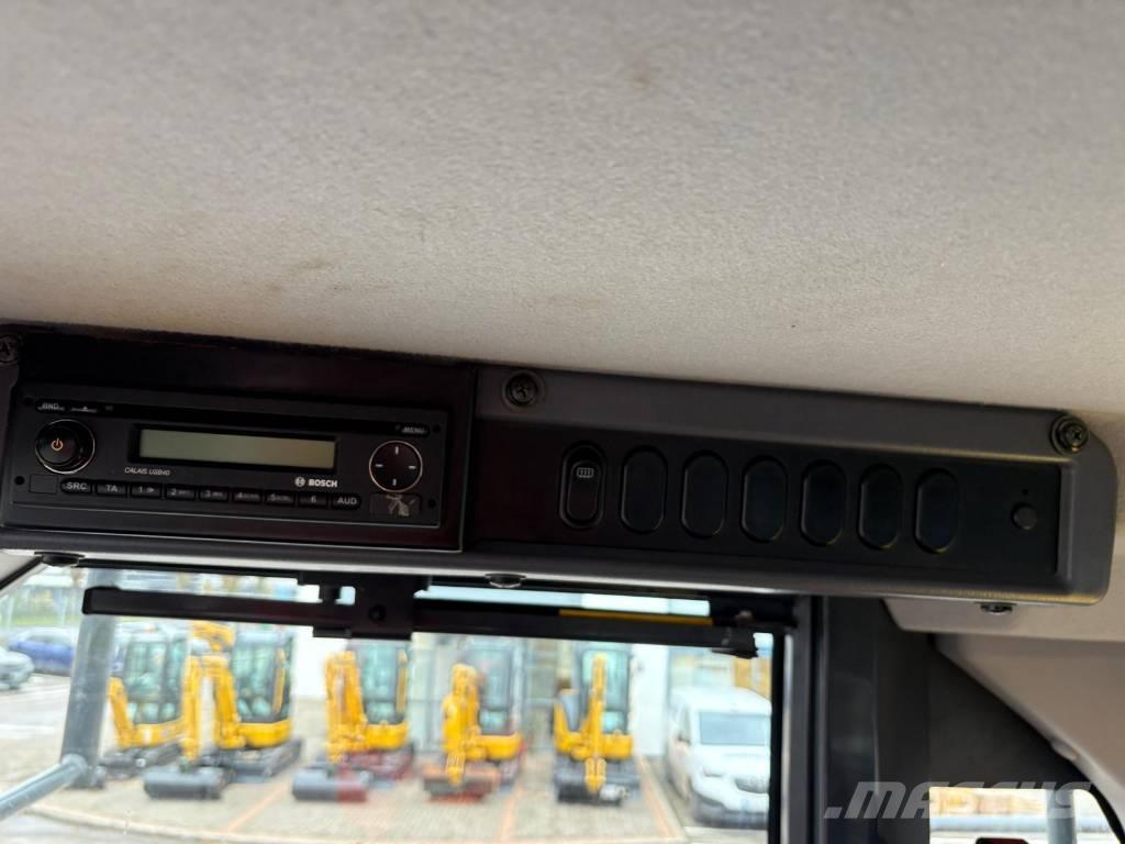 Komatsu WA380-8 Kolové nakladače