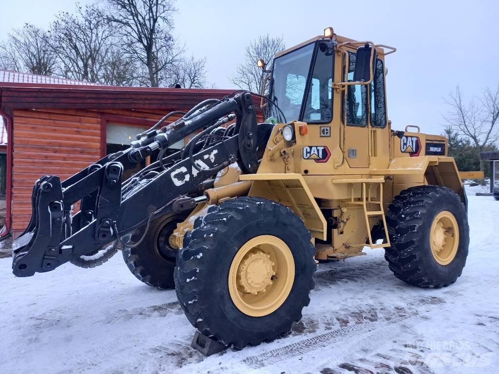 CAT IT 28 B Kolové nakladače