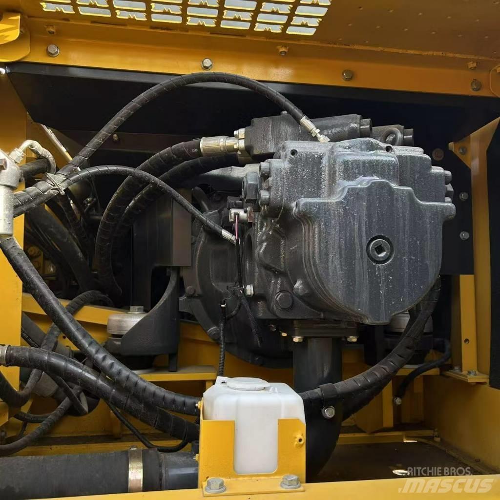 Komatsu 450 Pásová rýpadla