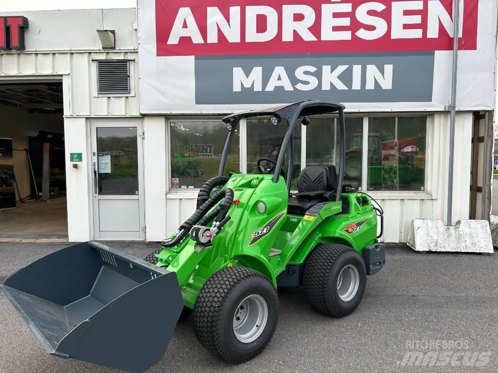 Avant E 527 Smykem řízené nakladače