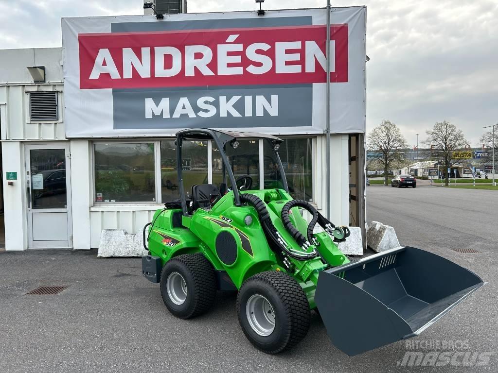 Avant E 527 Smykem řízené nakladače