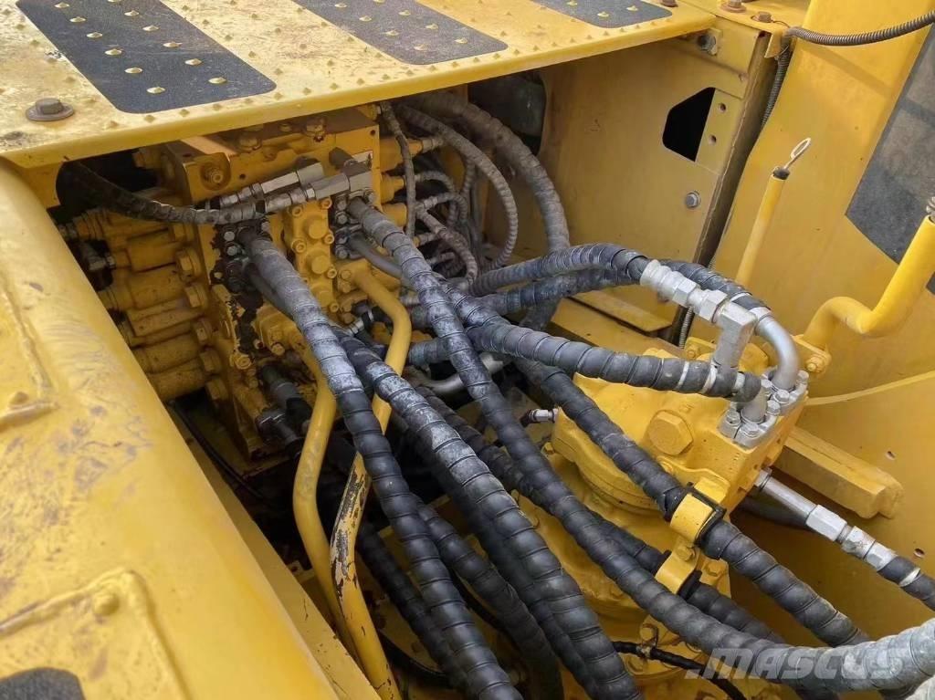Komatsu pc 220 Pásová rýpadla