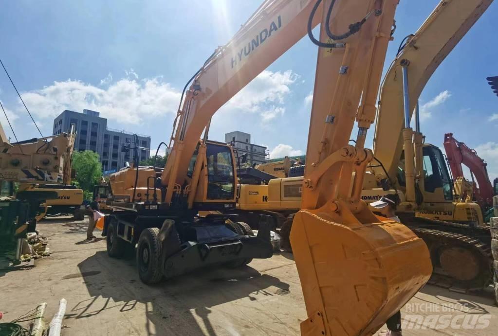 Hyundai R210W-9 Kolová rýpadla