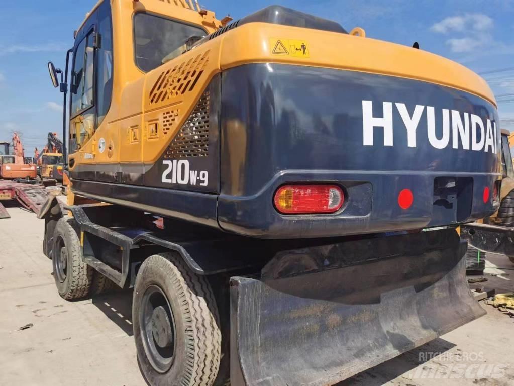 Hyundai R210W-9 Kolová rýpadla