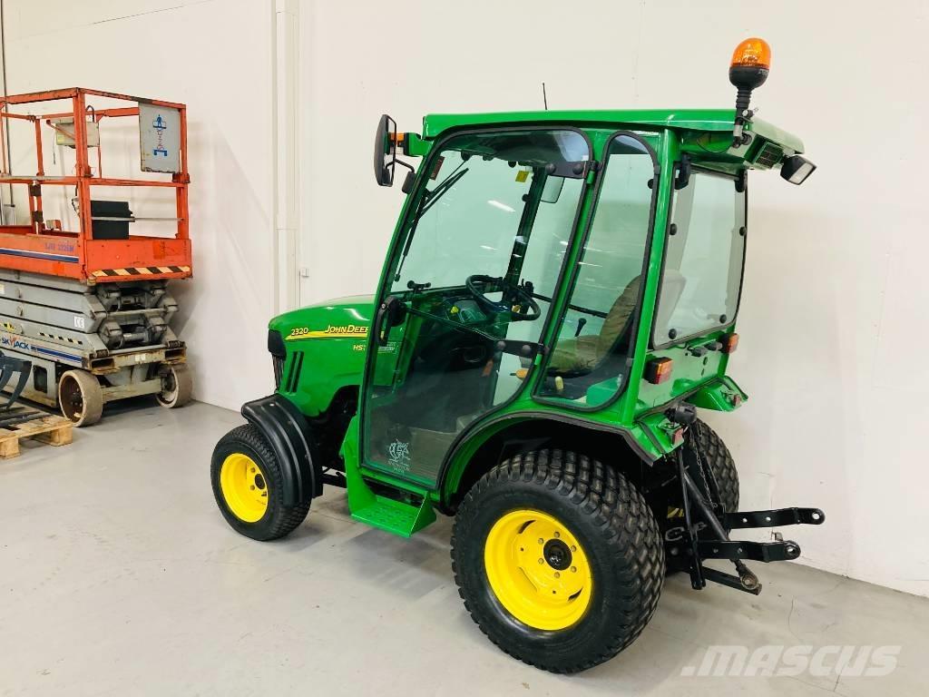 John Deere 2320 Kompaktní traktory