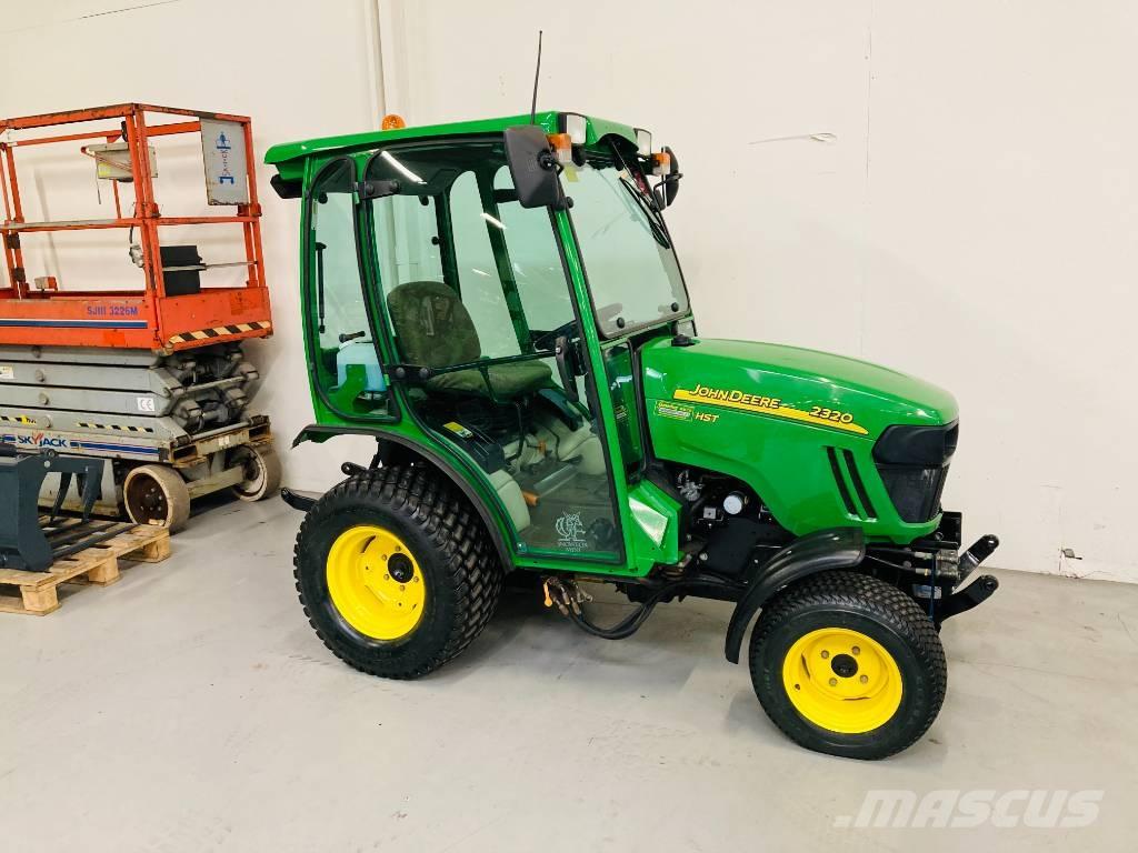 John Deere 2320 Kompaktní traktory