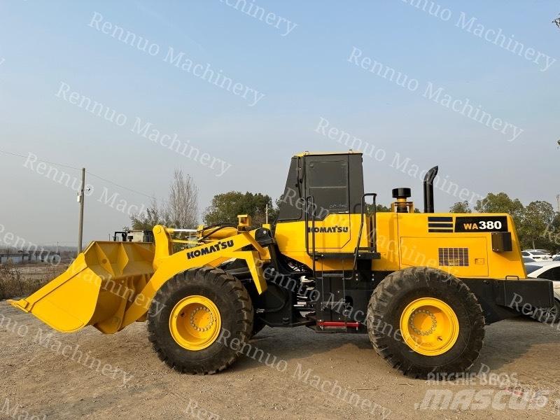 Komatsu WA380 Kolové nakladače