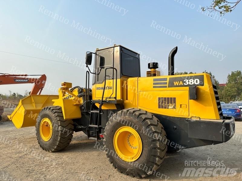 Komatsu WA380 Kolové nakladače