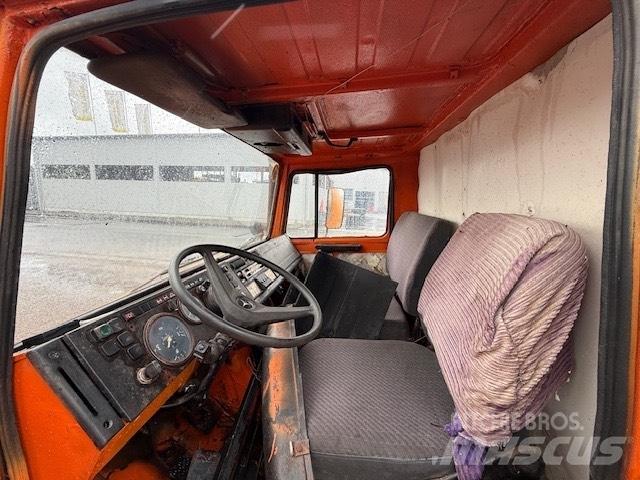 Unimog 424 USED CAB Kabiny a interiér