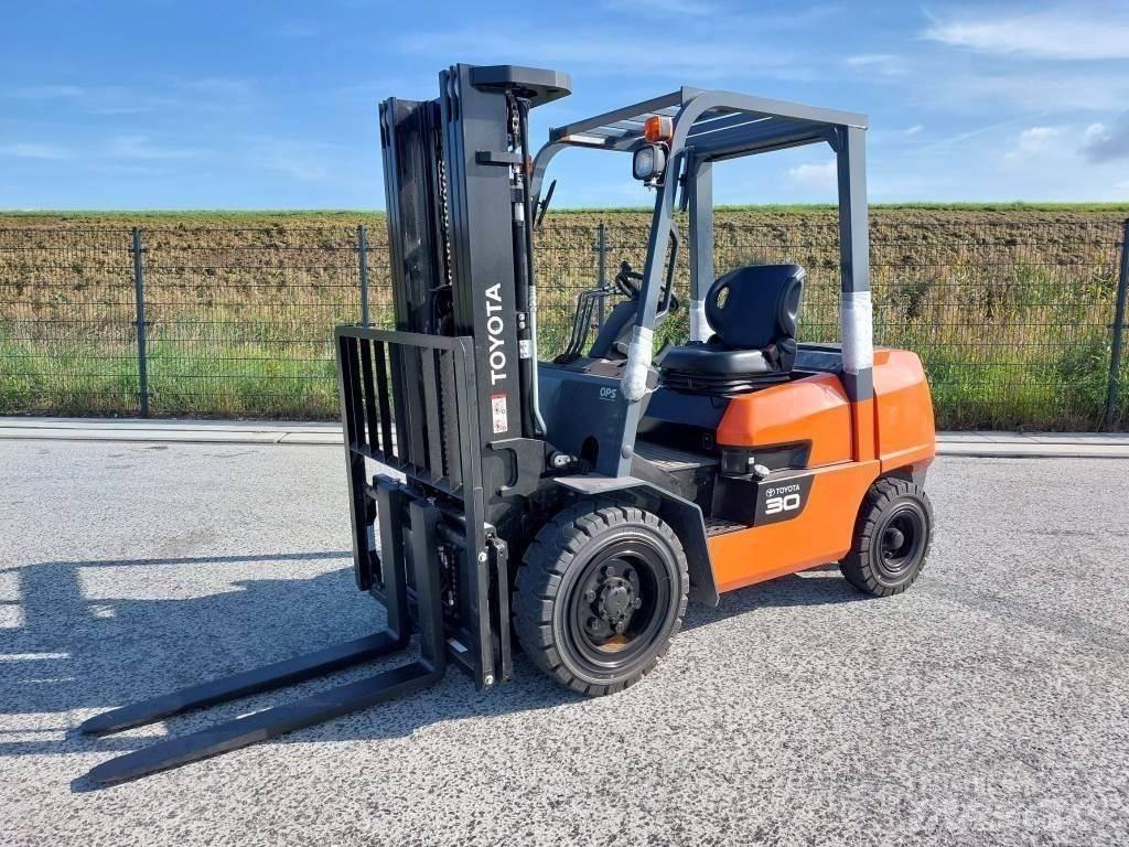 Toyota FDZN30 Další