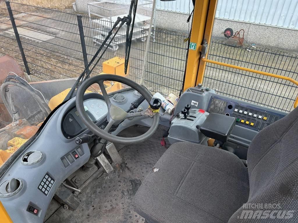 Volvo L 220 E Kolové nakladače