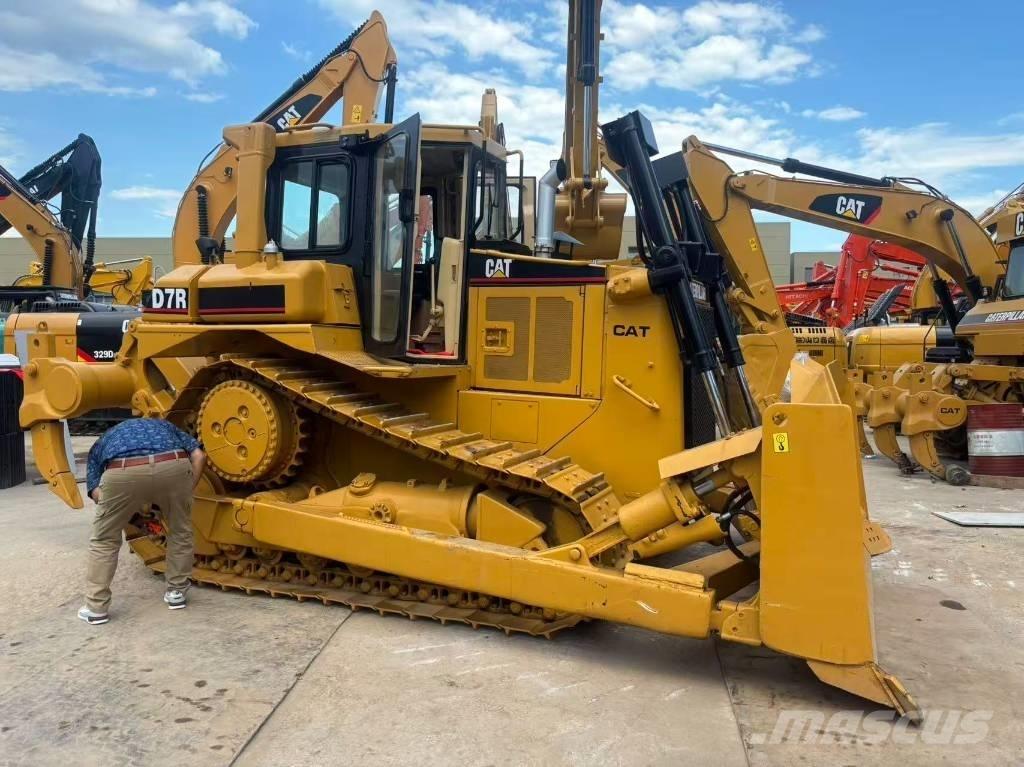 CAT D 7 R Pásové dozery