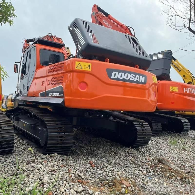 Doosan DX 225 Pásová rýpadla