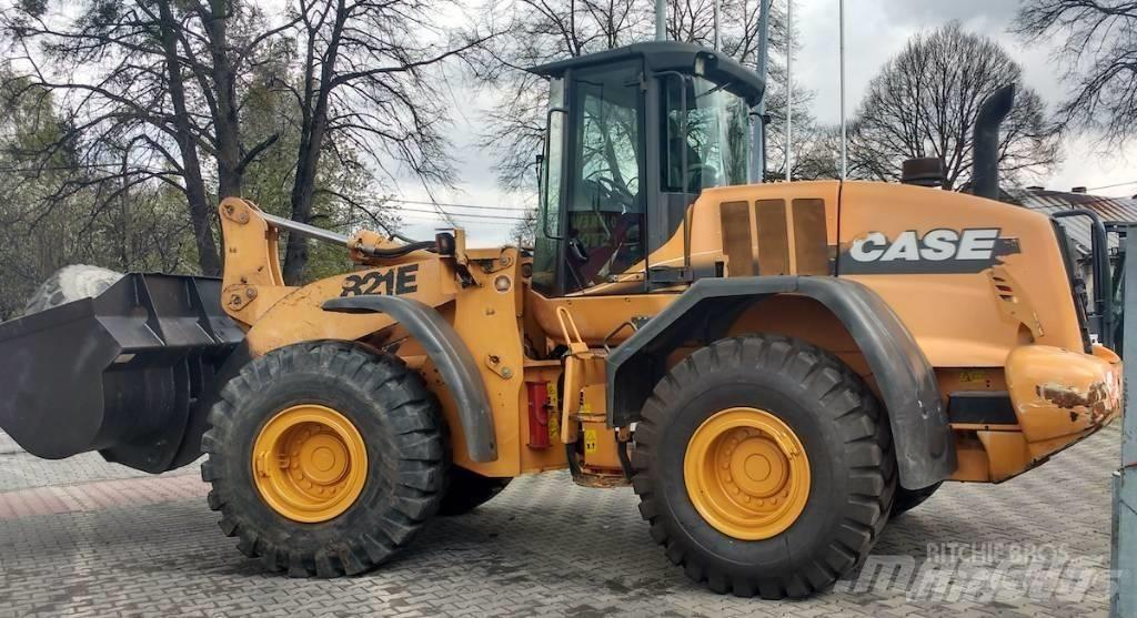 CASE 821 E Kolové nakladače